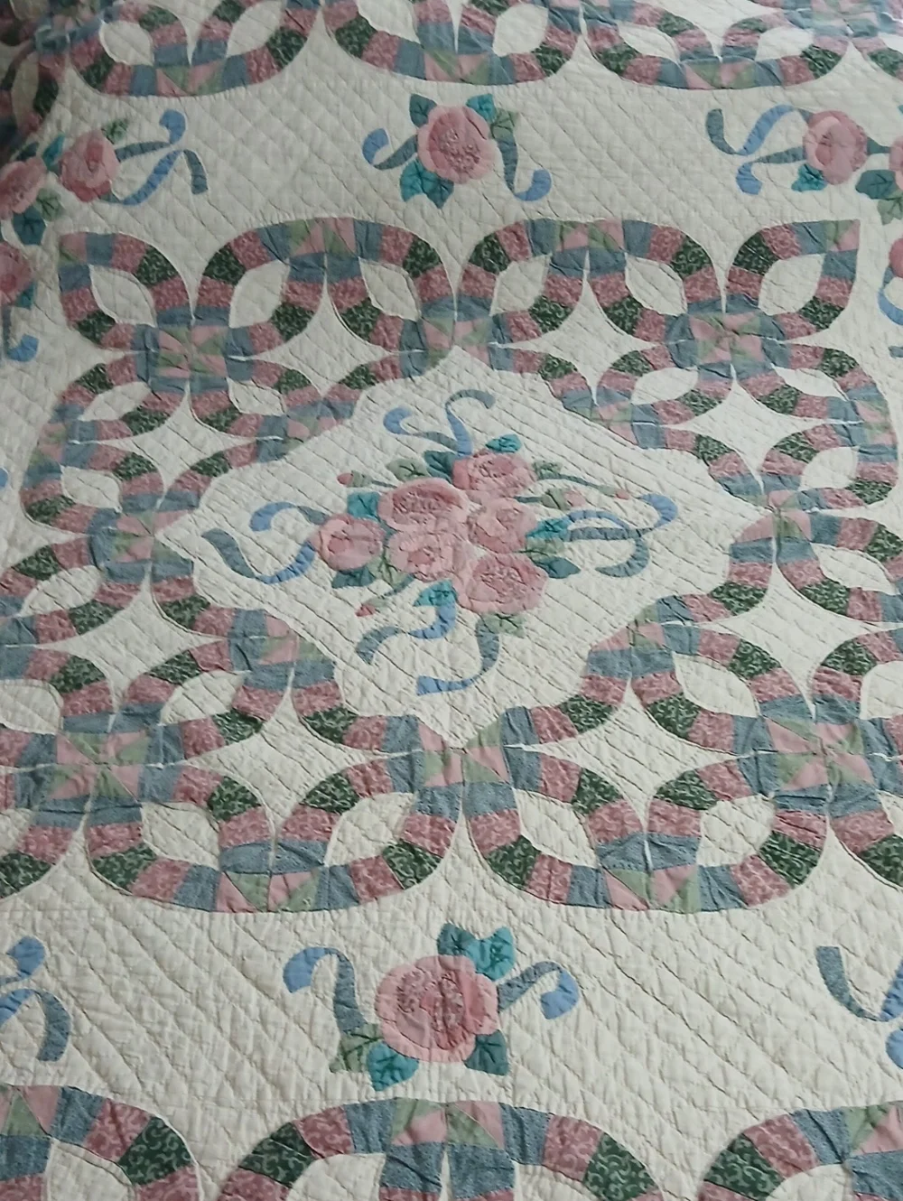 Beautiful Vintage Handmade Quilt